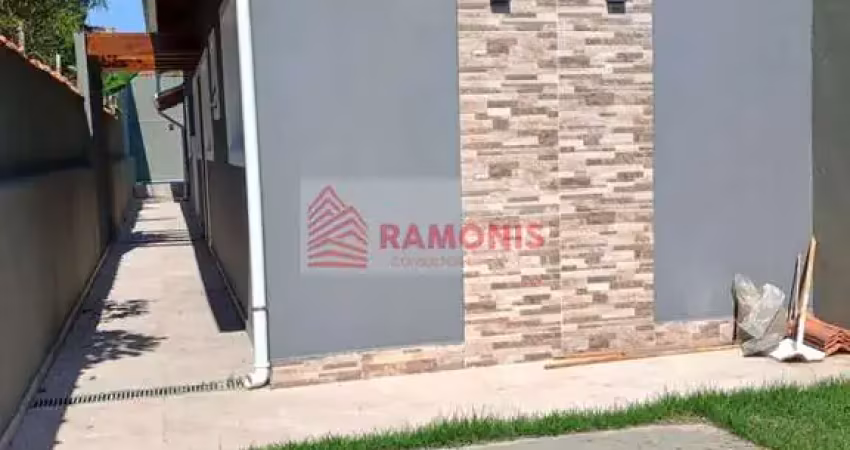 CASA EM ITANHAÉM Á VENDA COM 2 QUARTOS, 1 SUITE, 2 VAGAS E PISCINA, BOPIRANGA, ITANHAÉM - SP