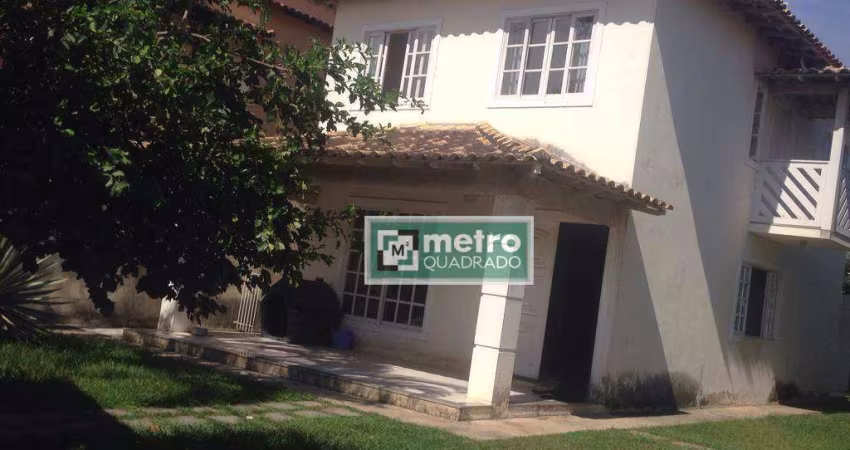 Ótima casa duplex com 3 quartos em terreno inteiro
