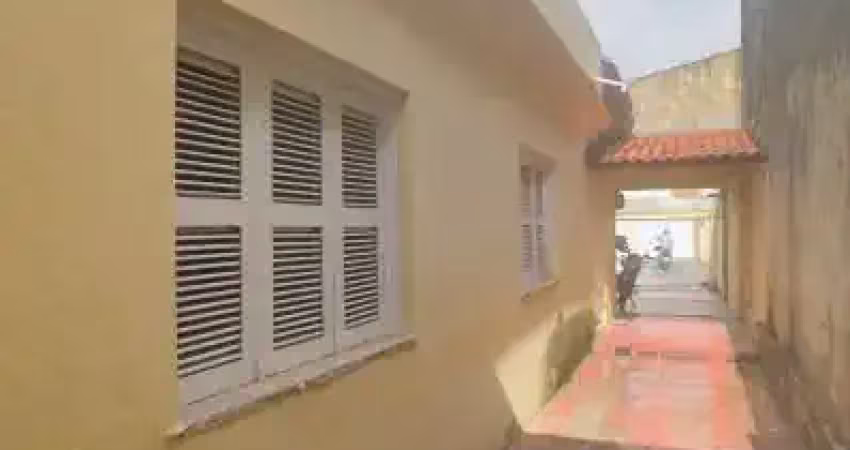 Area ideal para  kitnet ou ponto comercial  demanda na região .