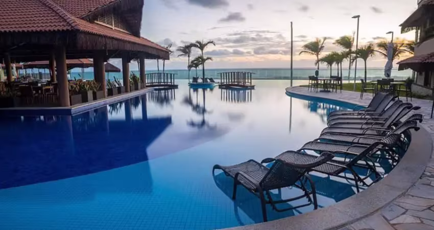 Manhattan beach riviera oferece acomodações, restaurante, área de praia privativa, instalações para esportes aquáticos e piscina ao ar livre.