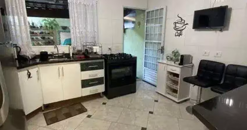Sobrado para venda tem 126 metros quadrados com 3 quartos
