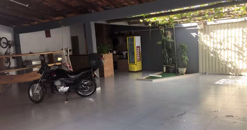Casa com 3 quartos à venda no Jardim Europa, Uberlândia 