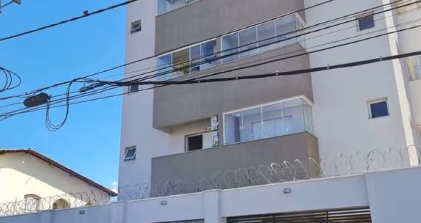 Apartamento à venda no bairro Martins, Uberlândia-MG: 2 quartos, 1 suíte, 1 sala, 2 banheiros, 1 vaga de garagem, 62m². Aproveite!