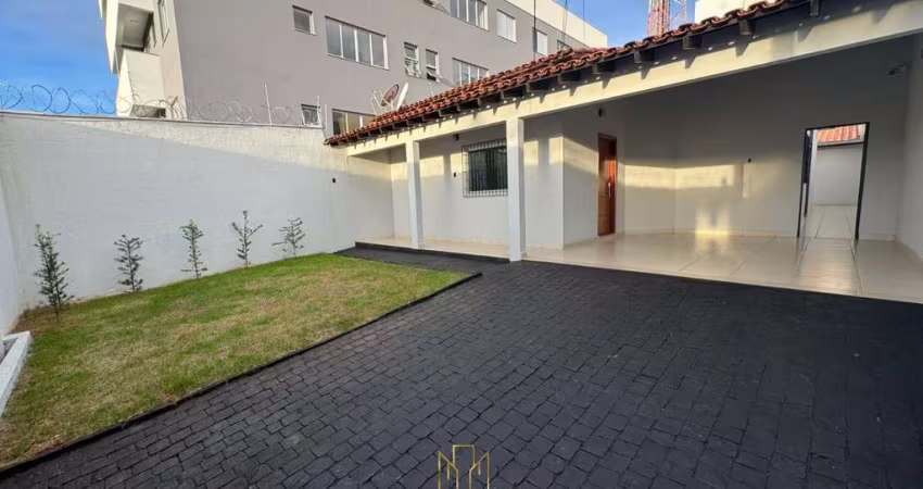 Casa com 3 quartos à venda no Santa Mônica, Uberlândia 