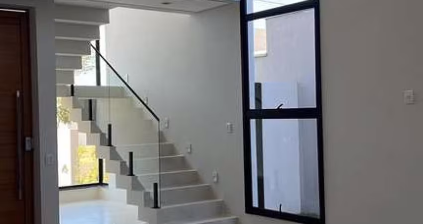 Luxuosa Casa em Condomínio à Venda em Uberlândia-MG, no Bairro Granja Marileusa - 3 Quartos, 3 Suítes, 2 Salas, 4 Vagas, 218m².