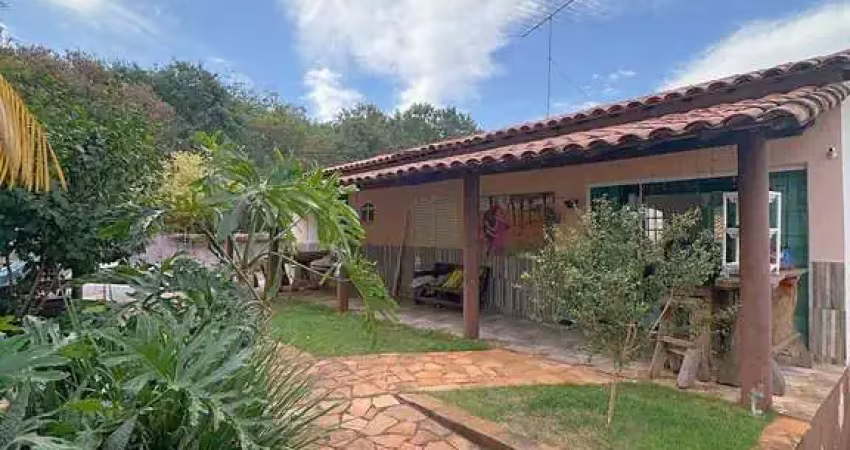 Imperdível: Casa à venda em Uberlândia-MG, bairro Cidade Jardim - 2 quartos, 1 suíte, 1 sala, 2 banheiros, 200m².