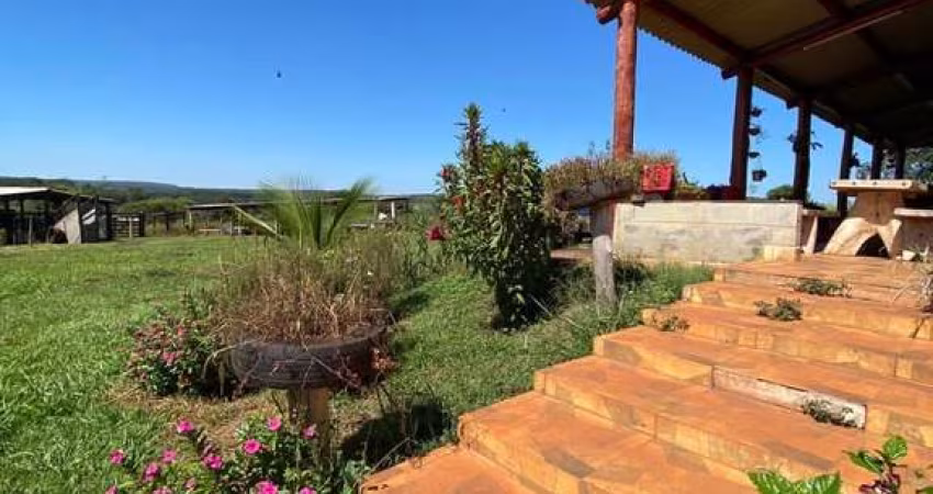 Fazenda à venda em Uberlândia-MG, bairro Tubalina: 2 quartos, 1 suíte, 25 alqueires de área!