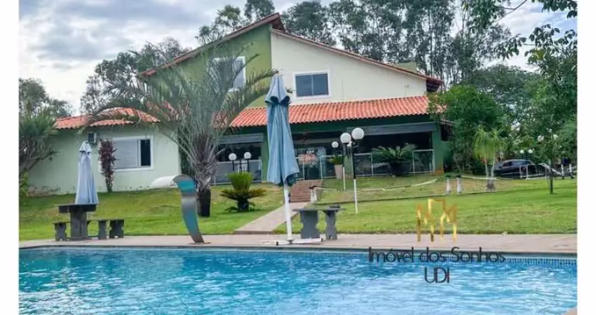 Espetacular sítio à venda em Três Ranchos-GO, com 6 quartos, 2 suítes e 20.000m² de área.