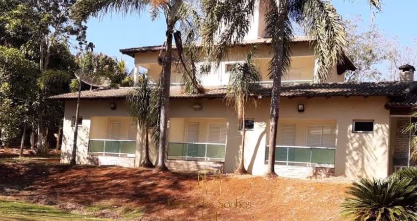 Rancho de luxo à venda em Uberlândia-MG, no Conjunto Alvorada - 5 quartos, 5 suítes, 1 sala e 5 banheiros!