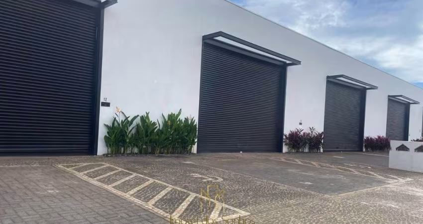 Locação de Galpão Comercial de Alto Padrão em Uberlândia-MG, Bairro Shopping Park: Espaço ideal para seu negócio!