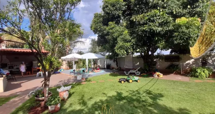 Chácara à venda em Uberlândia-MG, 4 quartos e 2 suítes! Aproveite essa oportunidade na Área Rural de Uberlândia.