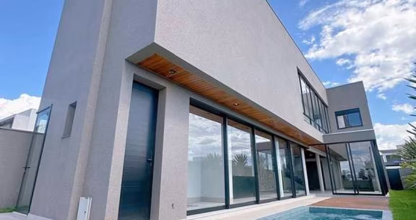Imperdível! Casa de alto padrão no condomínio Tamboré em Morada da Colina, Uberlândia-MG - 3 quartos, 3 suítes, 1 sala, 4 banheiros, 277m².