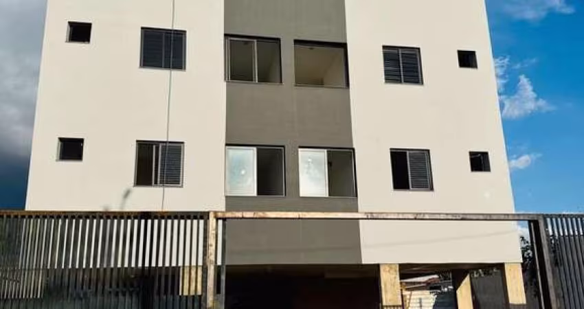 Apartamento à venda em Uberlândia-MG, bairro Segismundo Pereira: 2 quartos, 1 suíte, ótima localização!