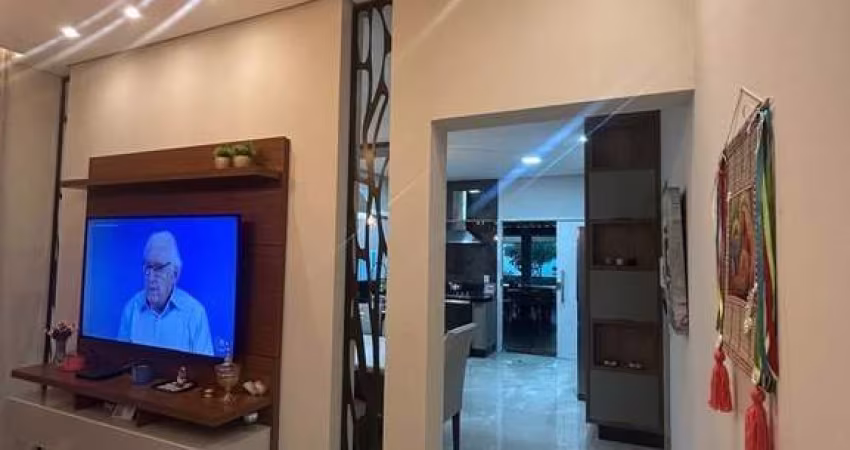 Imperdível casa à venda em Uberlândia-MG, Jardim Sul: 2 quartos, 1 suíte, 1 sala, 1 banheiro, 3 vagas de garagem, 185m².