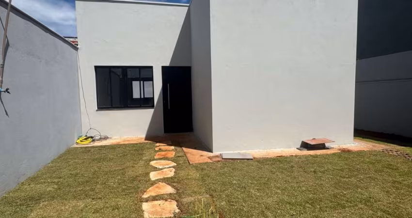 Imperdível oportunidade! Casa à venda em Uberlândia-MG, Morumbi: 3 quartos, 1 suíte, sala, banheiro, 2 vagas, 65m². Confira!