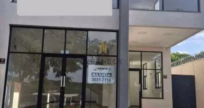 Prédio comercial com 412m2 . 4 banheiros, elevador, 3 copas, quintal e 4 vagas de estacionamento.