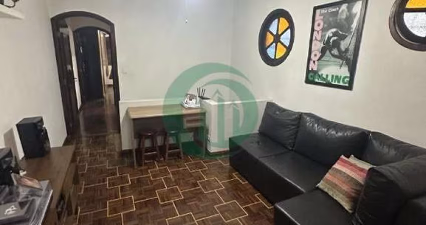 Casa térrea com amplo quintal