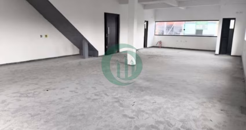Ótimo salão sobre loja comercial no Jardim Rina, em Santo André!