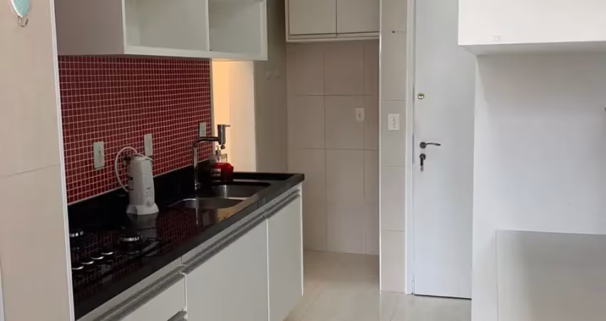Apartamento amplo de 81m com ótima localização  com sacada e dependencia de empregada