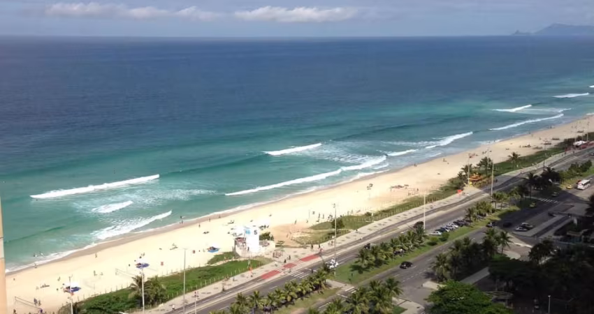 Linda cobertura a venda Praia da Barra posto 5.