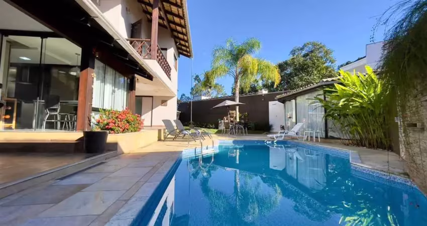 Casa com 3 suítes e piscina aquecida em loteamento prestigiado!