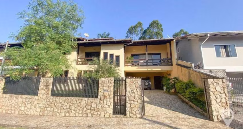 Casa Mobiliada com 3 Dormitórios no Garcia!