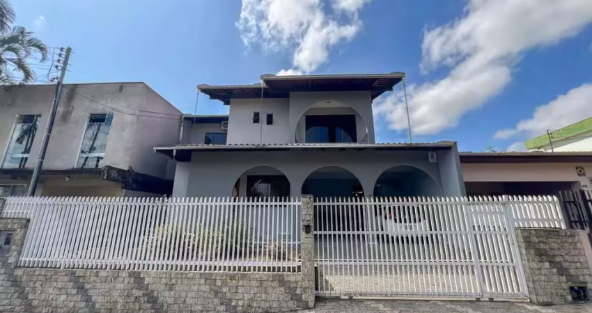 Casa com 4 quartos à venda no Garcia, Blumenau 