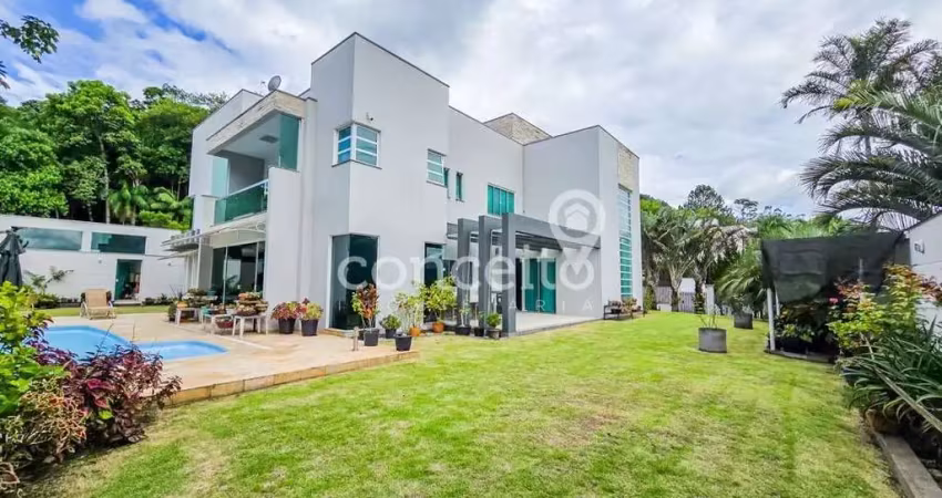 Casa 3 Suítes com Piscina e Amplo Terreno em Indaial/SC!
