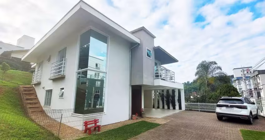 Casa semimobiliada com 4 dormitórios e 7 vagas na itoupava seca!