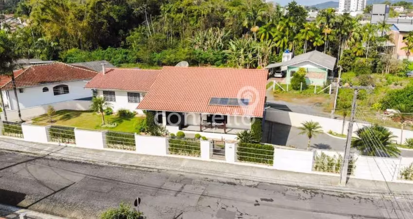 Casa com 4 quartos à venda em Água Verde, Blumenau 