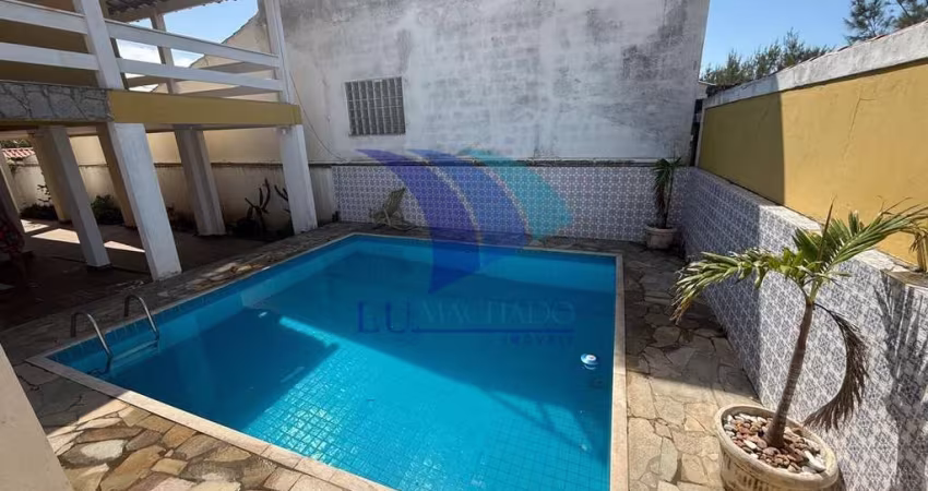 COD 1628- VENDA- CASA DUPLEX com Piscina, Foguete- Cabo Frio