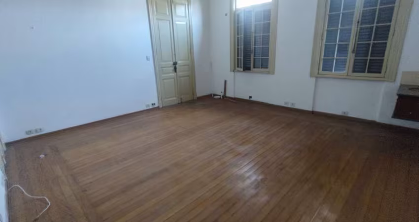 SALA COMERCIAL NO CENTRO DE SANTOS (SP), EM EDIFÍCIO HISTÓRICO POR R$ 150.000,00!