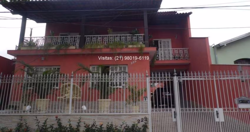 Linda casa na Freguesia de Jacarepaguá na Rua Valentim, 5 quartos, com piscina e churrasqueira