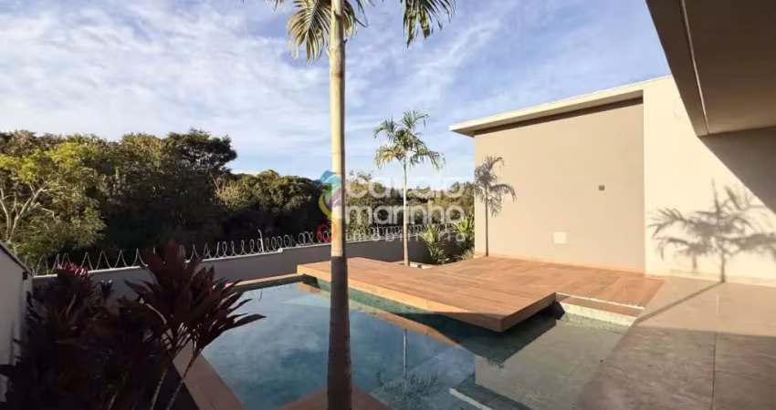 Casa à venda com 3 quartos, piscina e 4 vagas, 310m² - condomínio arara verde.