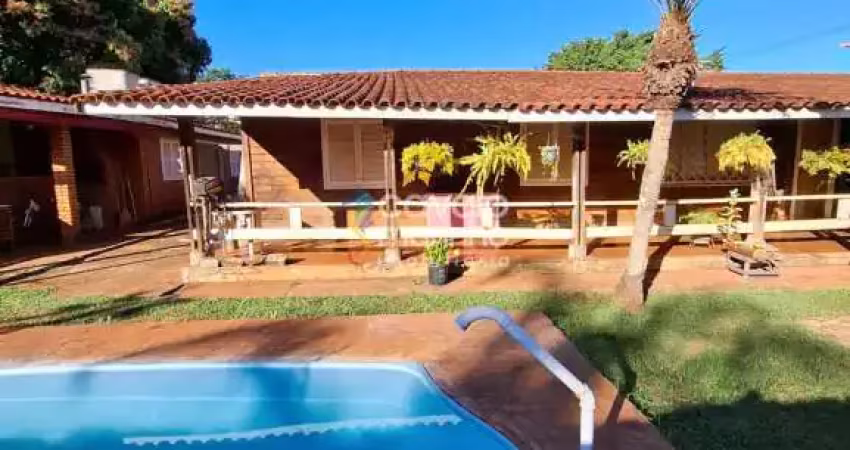 Casa à venda com 3 quartos, piscina e 6 vagas, 307m² - jardim canadá.