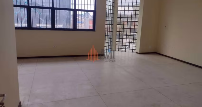 Prédio comercial em avenida de grande movimento