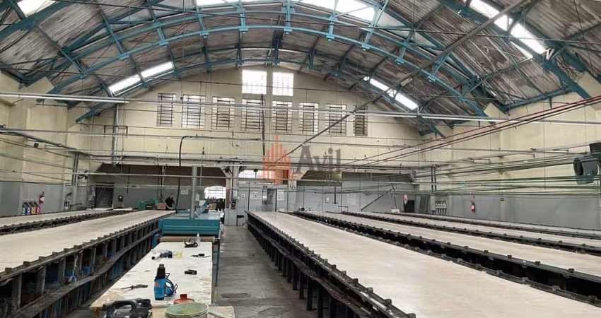 Galpão Comercial  900m² à Venda na Penha