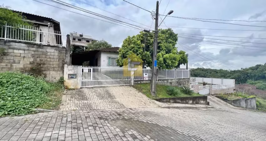 Venda - casa com 3 quartos no bairro joão costa, joinville/sc