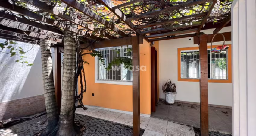Casa à Venda em Colina de Laranjeiras - 200m², 3 Dormitórios