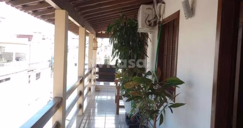 Casa com Ponto Comercial em Vale Encantado  -  Vila Velha