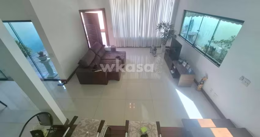 Casa Triplex em Colina de Laranjeiras  -  Serra