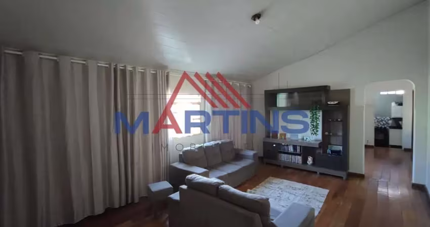 Casa para Venda em Betim, Petrópolis, 3 dormitórios, 1 suíte, 2 banheiros, 10 vagas