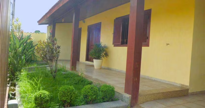 Casa para Venda em Cachoeira Paulista, Chácara Do Moinho, 3 dormitórios, 3 suítes, 1 banheiro, 2 vagas