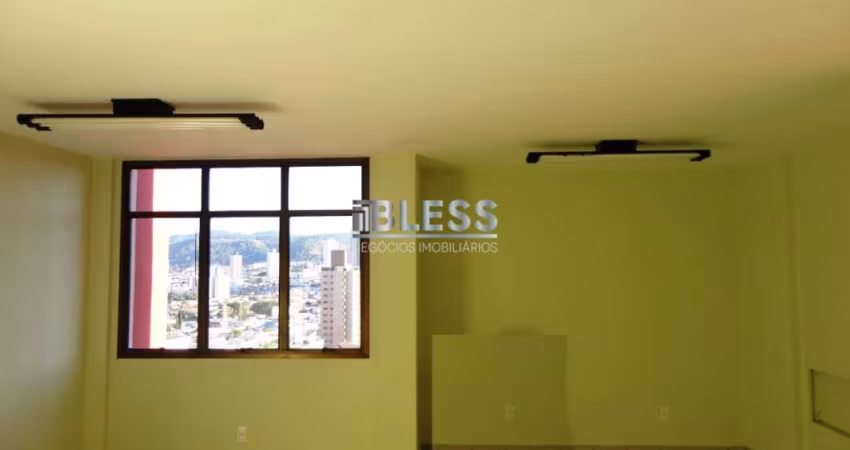 Oportunidade única: Sala comercial em condomínio no Centro de Jundiaí-SP, com 1 vaga de garagem e 40m² de área!