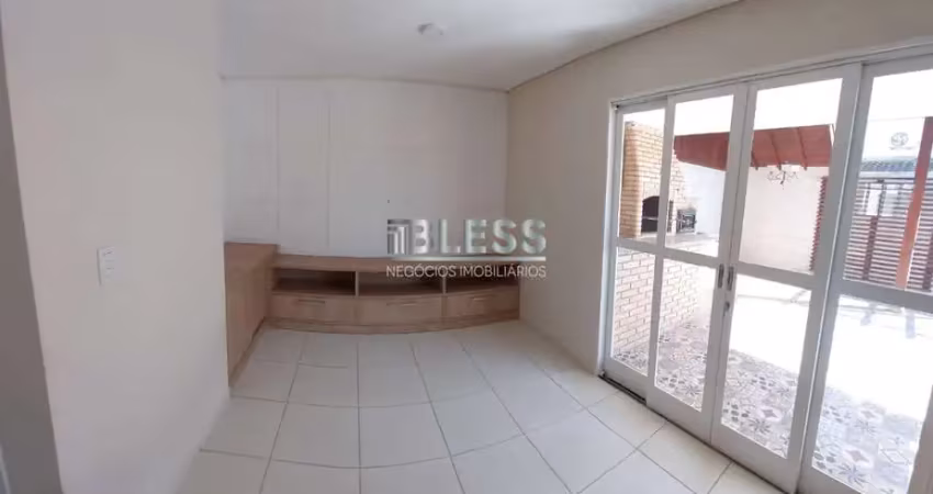 Casa em condomínio de luxo à venda em localização privilegiada: 3 quartos, 1 suíte, 1 sala, 3 banheiros, 2 vagas, 110m².