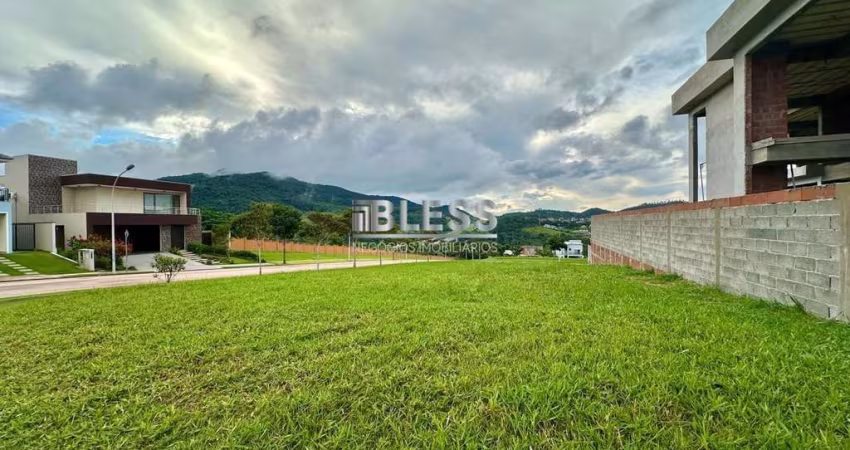 Terreno à venda no Condomínio Alphaville I