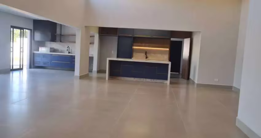 Casa térrea com 4 suítes, escritório e piscina condomínio jardins do golfe