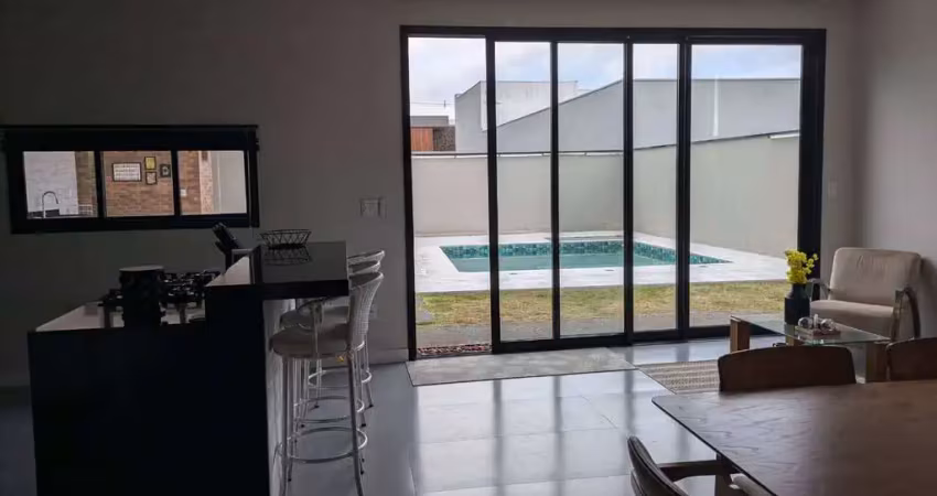 Sobrado com 3 suítes e piscina condomínio evidencias