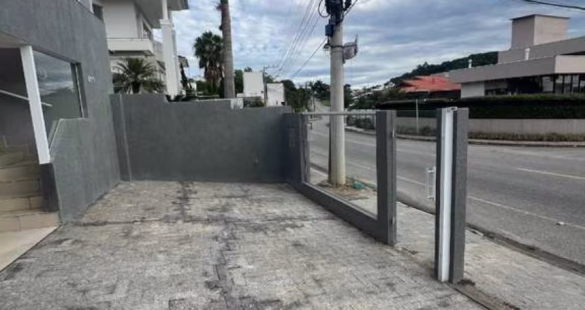 Casa com Piscina e Salão de Festas Mobiliado à Venda - 3 Dormitórios na Pedra Branca, Palhoça