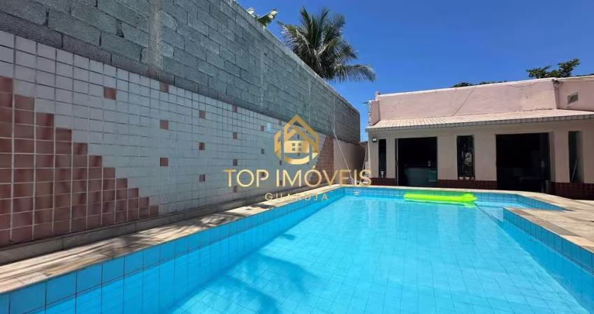 Ampla Residencia na Praia da Enseada com Piscina e Churrasqueira